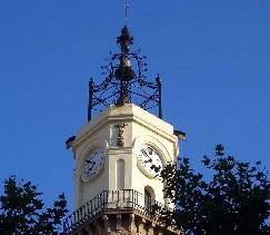 Torre del Reloj en la Plaza de Rius i Taulet - Barcelona